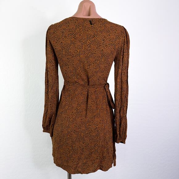 Billabong Spring Romance Sleeve Mini Wrap Dress Animal Print Toffee size S NWT - Picture 7 of 12